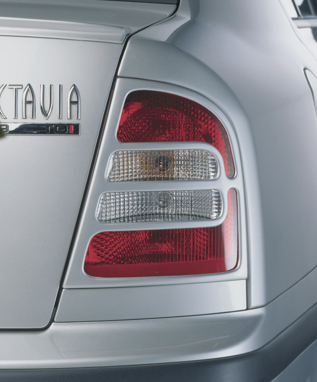 Kryty zadních světel Milotec (masky) - ABS černý, Škoda Octavia Limousine Faceli