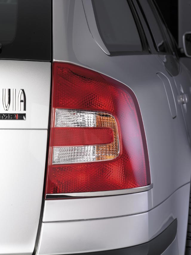 Lišty zadních světel - nerez, Škoda Octavia II Combi