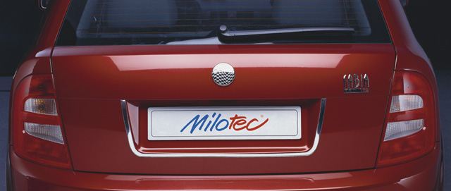 Dekor kolem zadní SPZ - chromový, Škoda Fabia Limousine