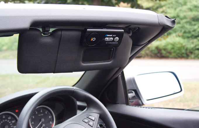 Přenosná bluetooth HF sada na stínítko