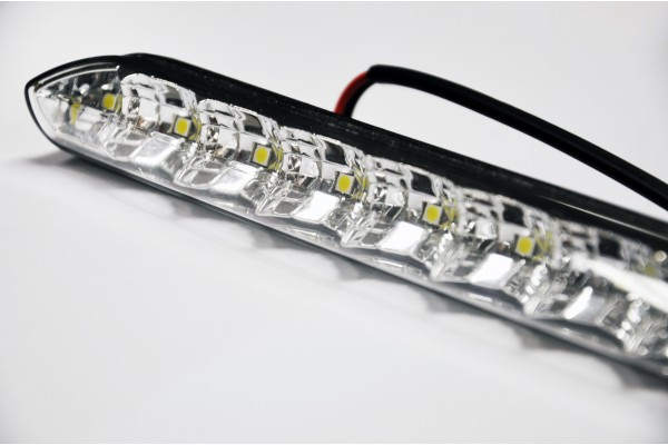 SVĚTLA PRO DENNÍ SVÍCENÍ 810HP S HOMOLOGACÍ a MODULEM AUTOMATICKÉHO SEPNUTÍ, AMIO