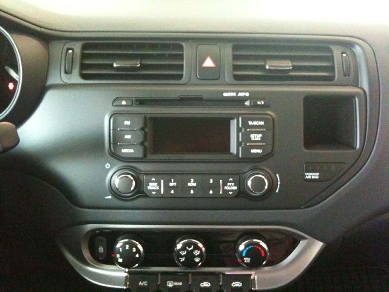 2DIN redukce pro Kia Rio 09/2011-02/2015