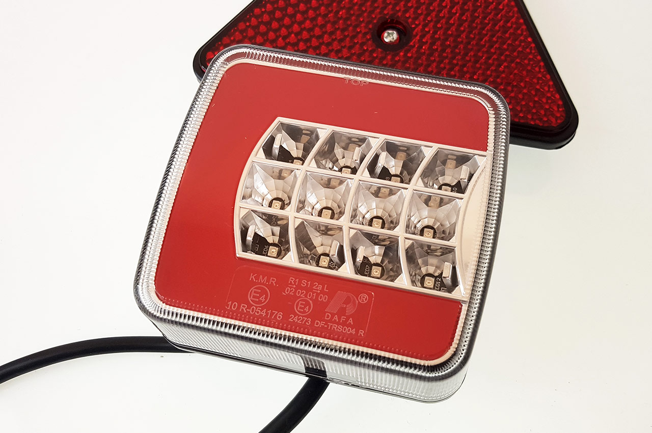 Sada světel LED 25 s magnetem, trojúhelník + kabel 7,5 m