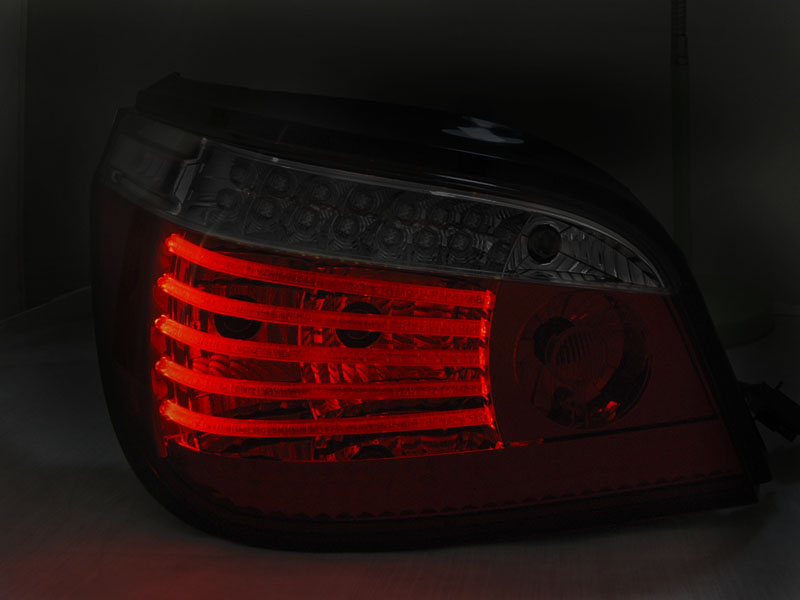 ZADNÍ SVĚTLA BMW E60 2003-2007, KOUŘOVÉ S LED DYNAMICKÝM BLINKREM