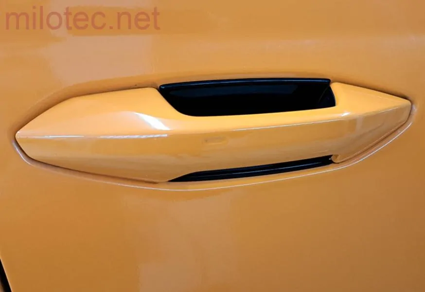 Kryty pod kliky, černý lesklý "klavírlak", Octavia IV. / Kodiaq II.