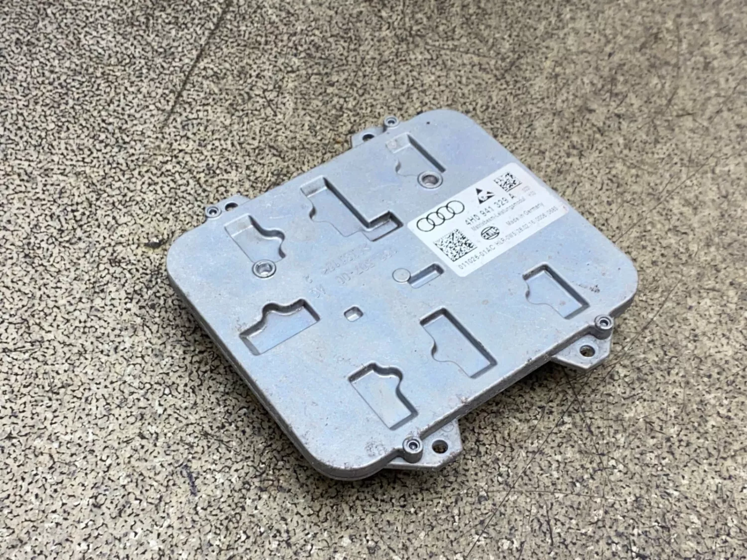 Řídící jednotka pro LED světla Hella 4H0941329A