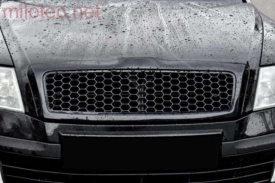Maska Milotec s černou plastovou mřížkou, Škoda Octavia II. 2004-2008
