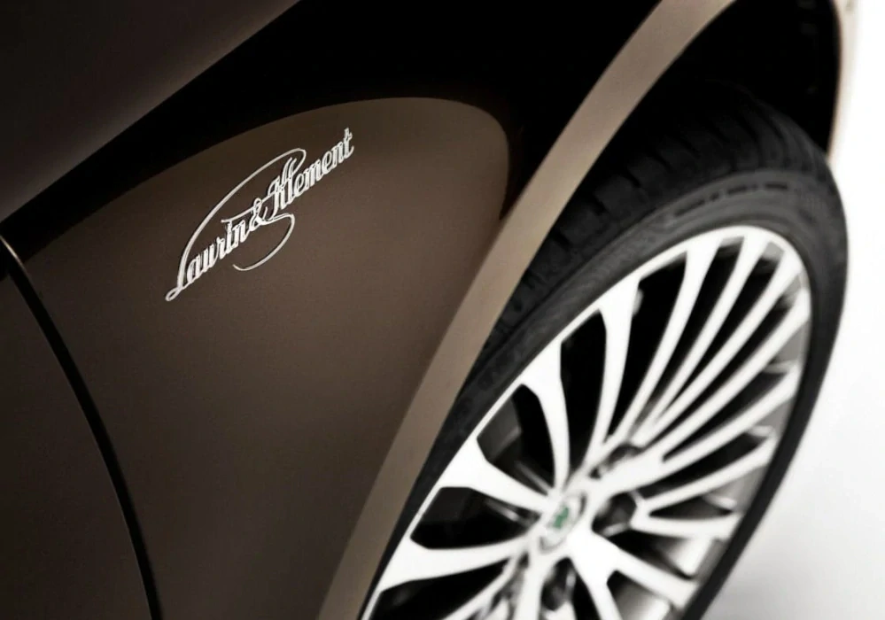 Boční nápis Laurin & Klement pro Škoda Superb II (2008 - 2015) - originál 3T0853431A2ZZ
