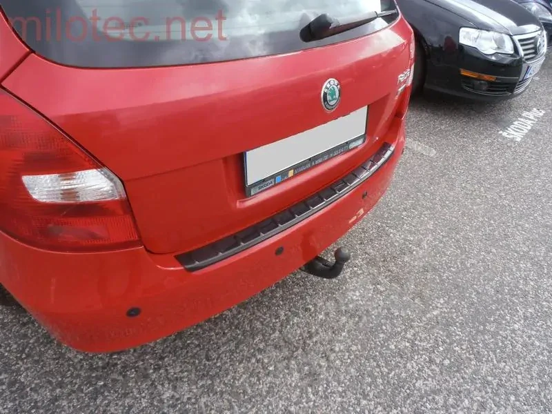 Práh pátých dveří s výstupky, černá metalíza, Fabia II. Combi / RS Combi 2008-2014