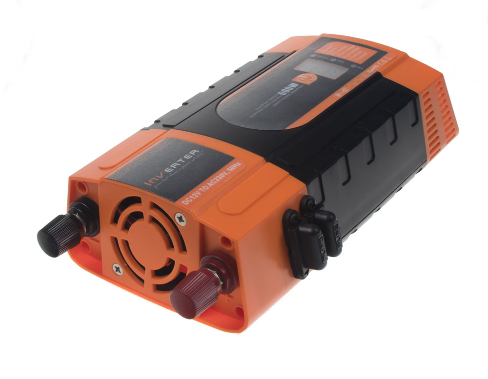 Měnič napětí z 12/220V + USB 600W/displej