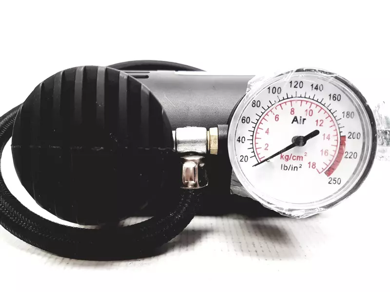 Kompresor 12V vzduchový + adaptéry