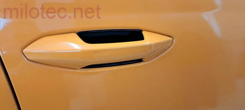 Kryty pod kliky, černý lesklý "klavírlak", Octavia IV. / Kodiaq II.