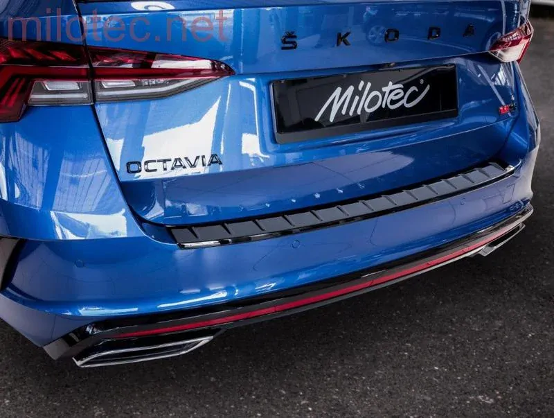 Práh pátých dveří s výstupky, černý lesklý "klavírlak", Škoda Octavia IV. Combi / Combi RS, od r.v. 2019