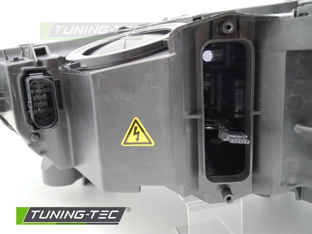 Přední světlo AUDI Q7 15-19 černé XENON PRAVÉ TYC