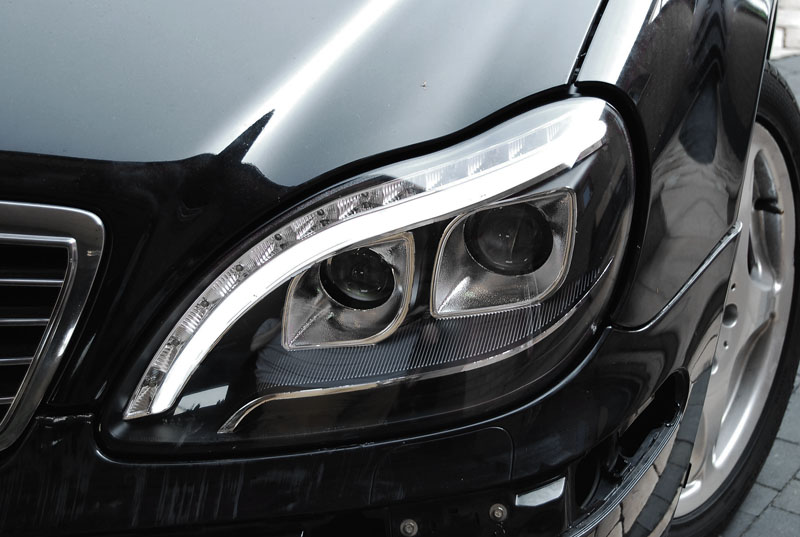 Přední světla Mercedes Benz W220, S-classe 98-05 - černé DRL s denním svícením