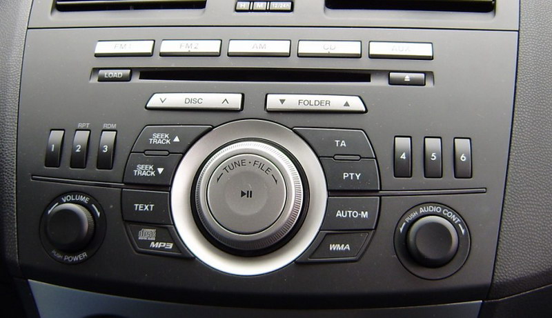 Adaptér pro ovládání USB zařízení OEM rádiem Mazda 2009-/AUX vstup