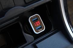 USB AUTONABÍJEČKA 12/24V S TESTEREM AUTOBATERIE 