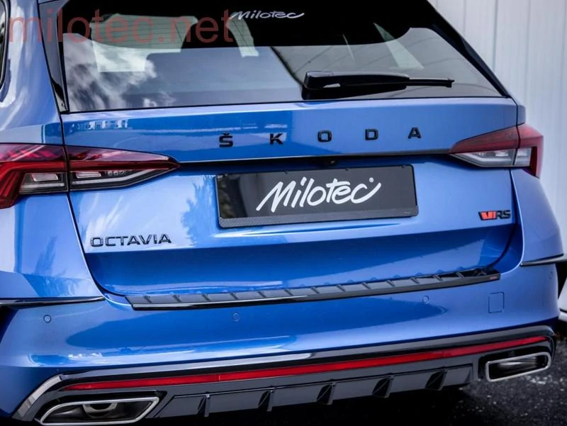 Lišta nad zadní SPZ, černý lesklý "klavírlak", Octavia IV./Octavia IV.RS od r.v. 2019 -