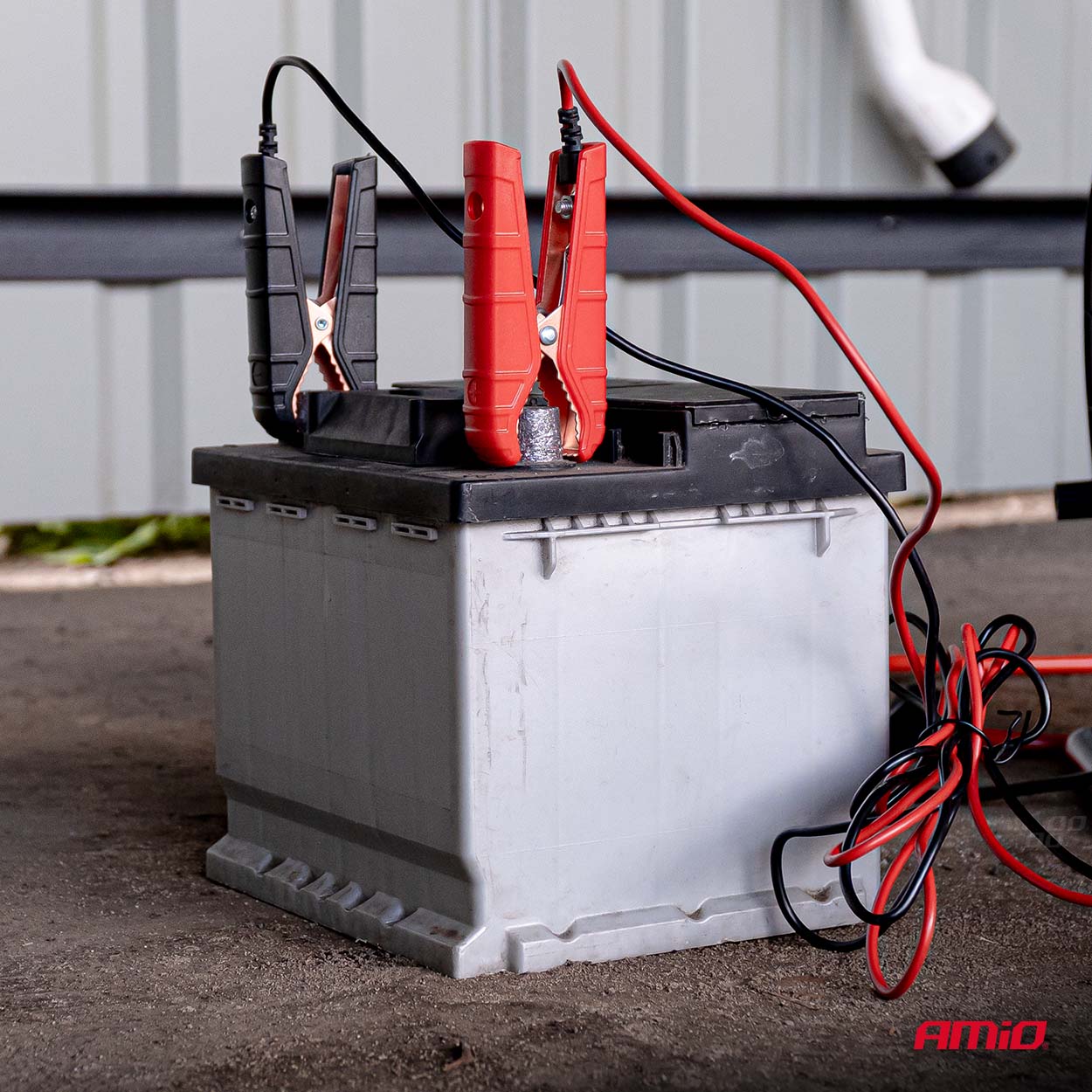 Inteligentní PROFI nabíječka 12/24V 25A (12V 40-250Ah | 24V 40-120Ah) s funkcí BOOST AMIO 