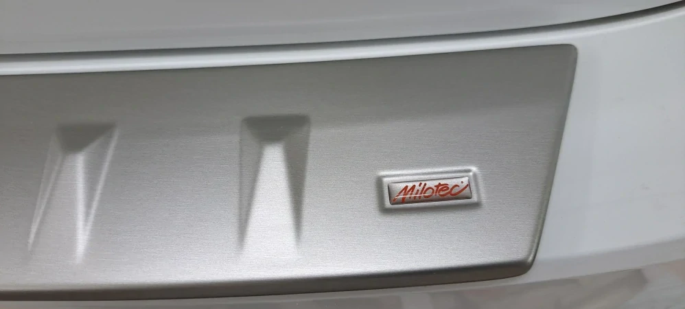 Práh pátých dveří s výstupky, Alu Brush - matný, Škoda Octavia IV. Combi Facelift / Combi RS Facelift, od r.v. 2024