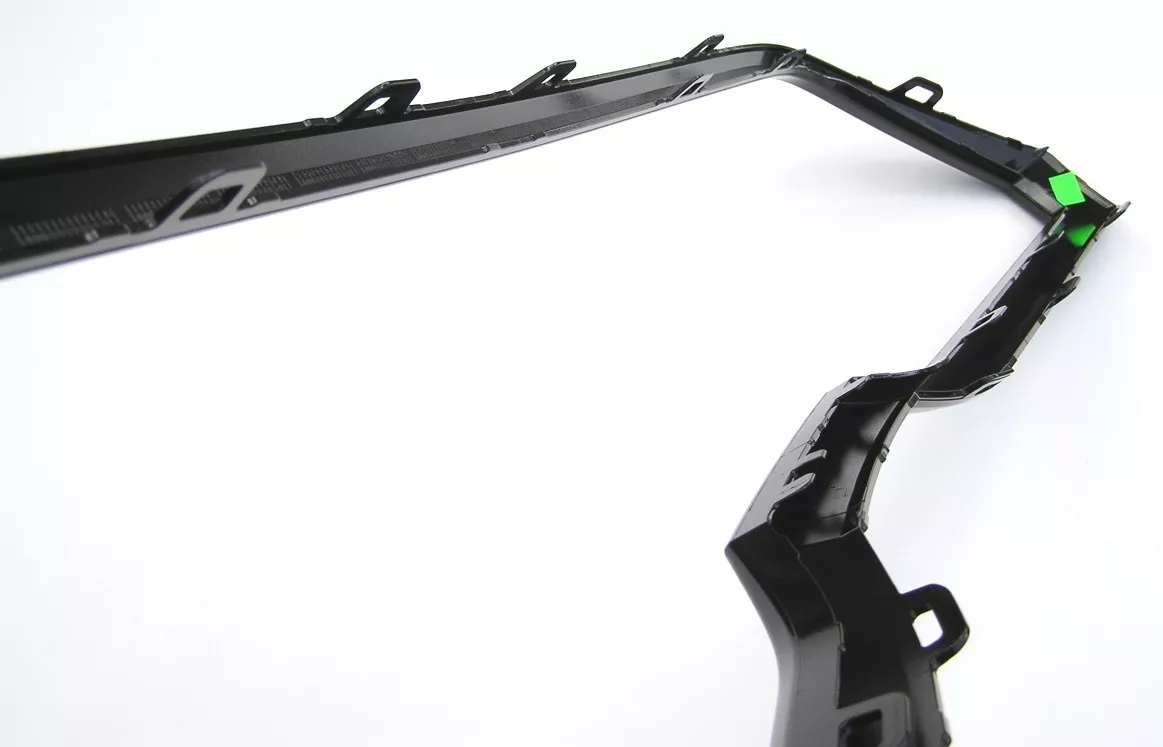 Rámeček přední masky Škoda Kamiq (od roku 2019>) černý lesklý, originál