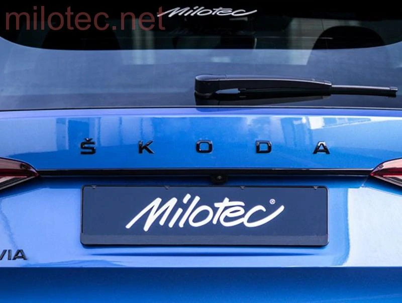 Lišta nad zadní SPZ, černý lesklý "klavírlak", Octavia IV./Octavia IV.RS od r.v. 2019 -