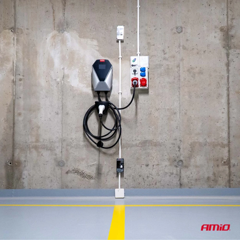 Třífázová nástěnná nabíječka pro elektromobily 11kW 16A 400V, IP66, AMiO