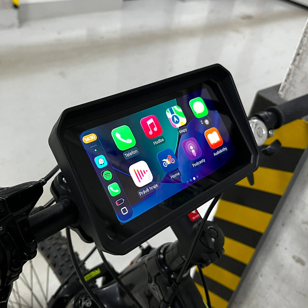 6" Moto monitor s Apple CarPlay & Android Auto (Dual Bluetooth)
