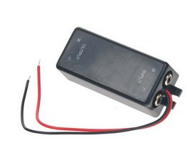 Zpoždovač audio signálu k zesilovači