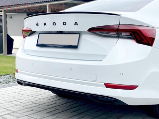 Dummy – koncovky výfuku se středovou lištou, černý lesklý "klavírlak", Octavia IV., Limousine / Combi / Hybrid, od r.v. 2020