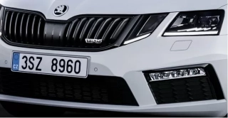 Rámeček přední masky Škoda Octavia III Facelift (2017 - 2020) originál, černý lesklý