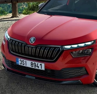 Rámeček přední masky Škoda Kamiq (od roku 2019>) černý lesklý, originál