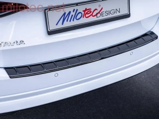 Práh pátých dveří s výstupky, černý lesklý "klavírlak", Škoda Octavia IV. Combi / Combi RS, od r.v. 2019
