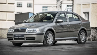 Kryty předních světlometů Octavia 1 2000–2010, 1 ks.