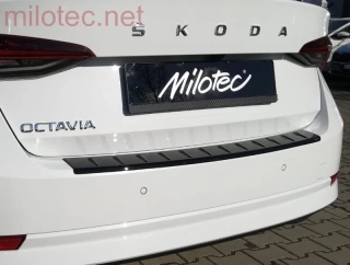 Práh pátých dveří s výstupky, černý lesklý "klavírlak", Škoda Octavia IV. Limousine / Limousine RS, od r.v.