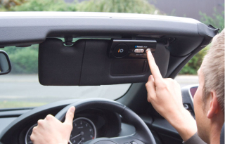 Přenosná bluetooth HF sada na stínítko
