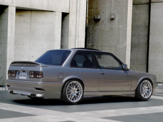 BMW E30 - Zadní nárazník